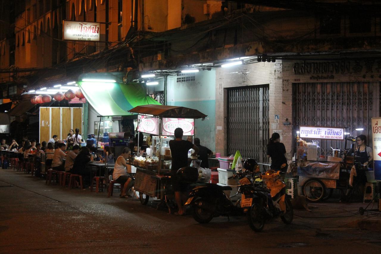 The Oasis Hostel Chinatown (Adults Only) Bangkok Dış mekan fotoğraf